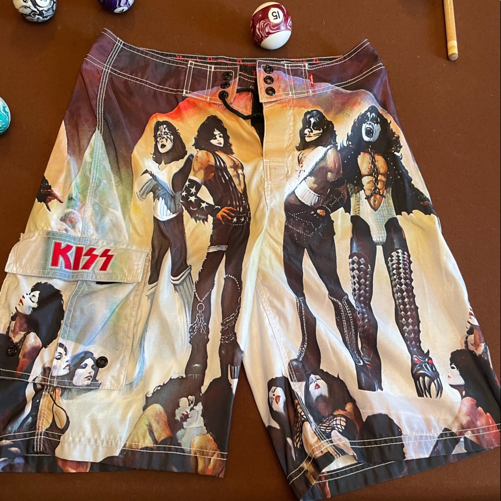 Kiss dragonfly shorts size 29 waste